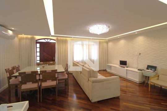 Sala de casa à venda com 3 quartos, 480m² em Vila Arriete, São Paulo