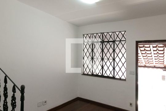 Sala de casa para alugar com 2 quartos, 62m² em Santa Rosa, Belo Horizonte