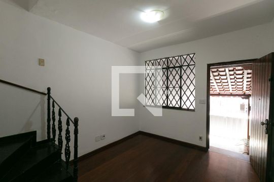 Sala de casa para alugar com 2 quartos, 62m² em Santa Rosa, Belo Horizonte