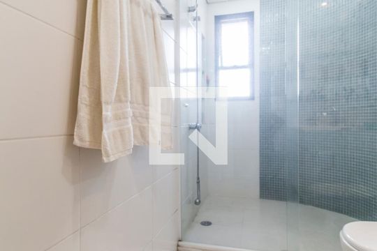 Banheiro da Suíte 1 de apartamento para alugar com 3 quartos, 220m² em Alphaville Industrial, Barueri