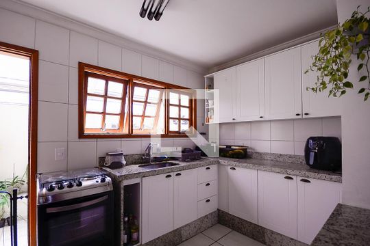 Cozinha de casa de condomínio à venda com 2 quartos, 60m² em Vila Arapua, São Paulo