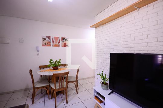 Sala de casa de condomínio à venda com 2 quartos, 60m² em Vila Arapua, São Paulo