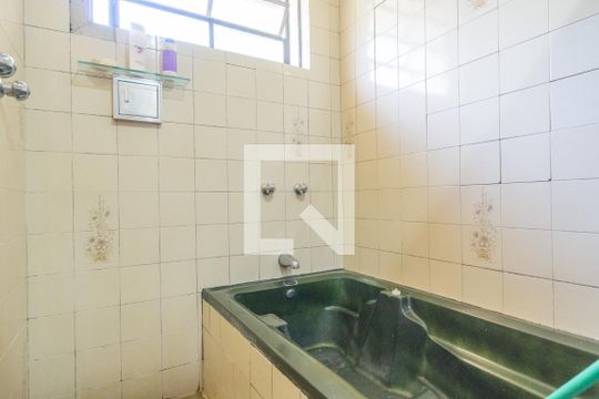 Banheiro de casa à venda com 2 quartos, 164m² em Cavalhada, Porto Alegre