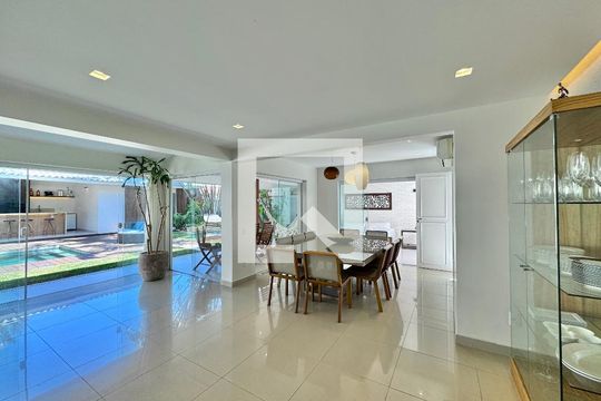 Sala de casa de condomínio à venda com 6 quartos, 430m² em Barra da Tijuca, Rio de Janeiro