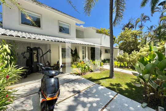 Área externa de casa de condomínio à venda com 6 quartos, 430m² em Barra da Tijuca, Rio de Janeiro