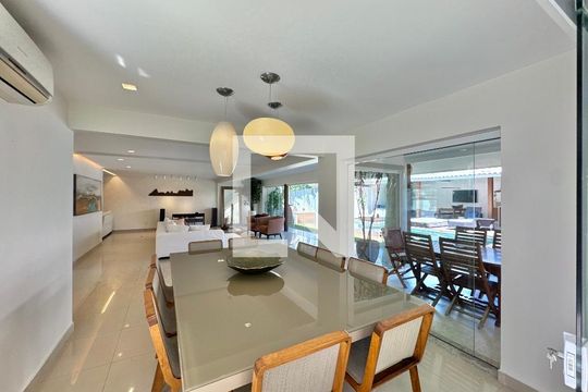 Sala de casa de condomínio à venda com 6 quartos, 430m² em Barra da Tijuca, Rio de Janeiro