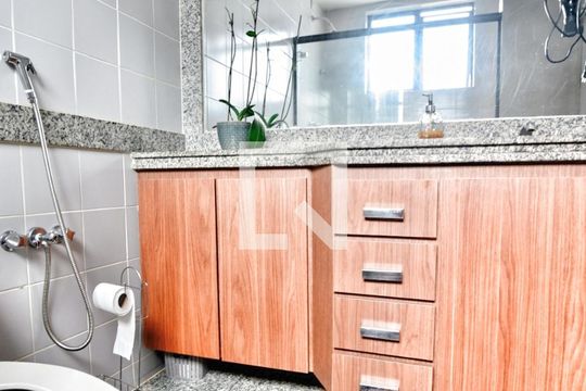Banheiro de apartamento à venda com 4 quartos, 150m² em Buritis, Belo Horizonte