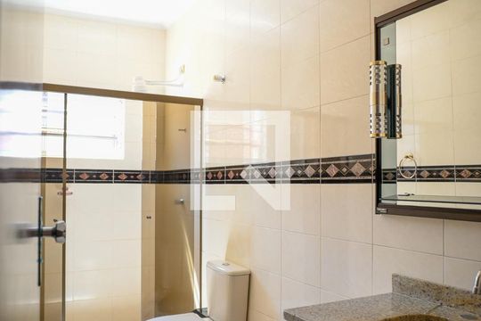 Banheiro 2 de casa à venda com 4 quartos, 248m² em Vila Liviero, São Paulo