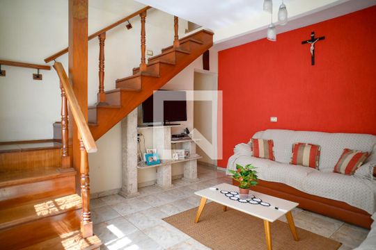 Casa à venda com 4 quartos, 248m² em Vila Liviero, São Paulo