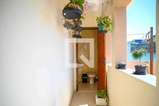 Banheiro de serviço de casa à venda com 4 quartos, 248m² em Vila Liviero, São Paulo