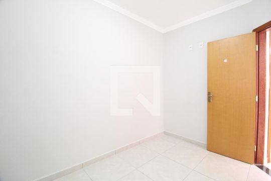 Quarto 1 de apartamento para alugar com 2 quartos, 47m² em Santa Mônica, Uberlândia
