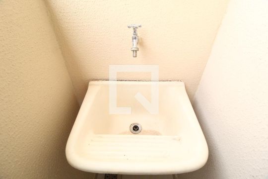 Área de Serviço de apartamento para alugar com 2 quartos, 47m² em Santa Mônica, Uberlândia