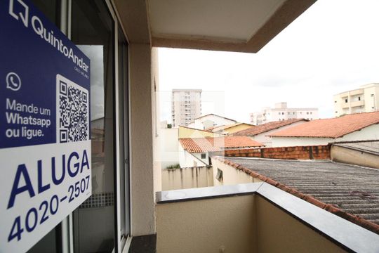 Plaquinha de apartamento para alugar com 2 quartos, 47m² em Santa Mônica, Uberlândia