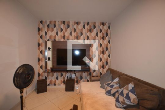 Sala de apartamento para alugar com 2 quartos, 60m² em Osvaldo Cruz, Rio de Janeiro