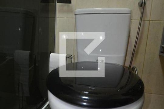 Banheiro de apartamento para alugar com 2 quartos, 60m² em Osvaldo Cruz, Rio de Janeiro