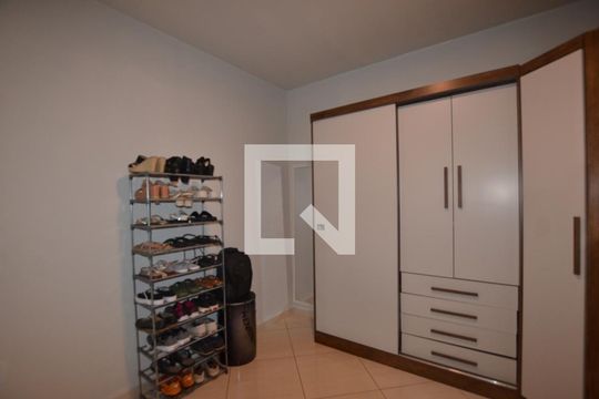 Quarto 1 de apartamento para alugar com 2 quartos, 60m² em Osvaldo Cruz, Rio de Janeiro