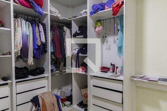 Closet da Suíte de casa à venda com 4 quartos, 228m² em Vila Regina, São Paulo
