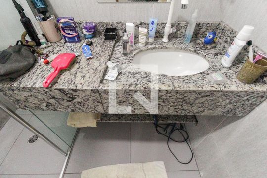 Banheiro Social 1 de casa à venda com 4 quartos, 228m² em Vila Regina, São Paulo