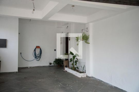 Garagem de casa à venda com 4 quartos, 236m² em Vila Lucinda, Santo André