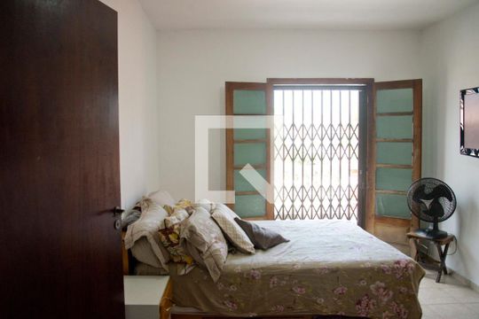 Quarto Suíte de casa à venda com 4 quartos, 236m² em Vila Lucinda, Santo André