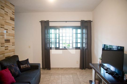 Casa à venda com 4 quartos, 236m² em Vila Lucinda, Santo André