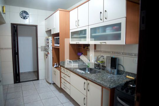 Cozinha de casa à venda com 4 quartos, 236m² em Vila Lucinda, Santo André