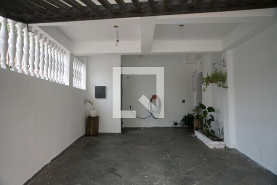 Garagem de casa à venda com 4 quartos, 236m² em Vila Lucinda, Santo André