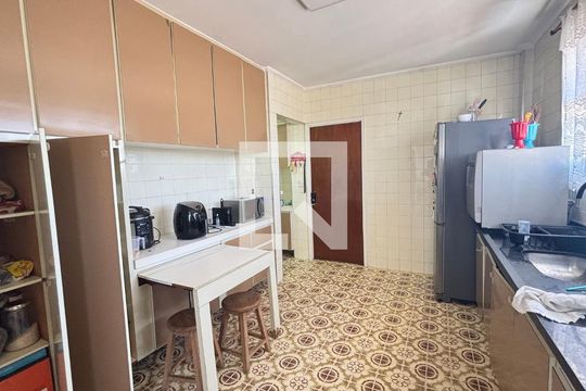 Cozinha de apartamento à venda com 3 quartos, 136m² em Vila Assunção, Santo André