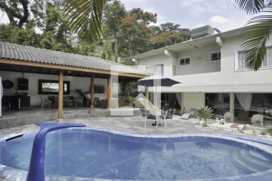 Casa à venda com 3 quartos, 450m² em Jardim Guedala, São Paulo