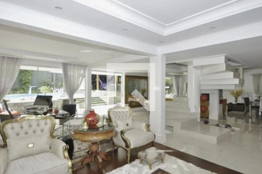 Casa à venda com 3 quartos, 450m² em Jardim Guedala, São Paulo