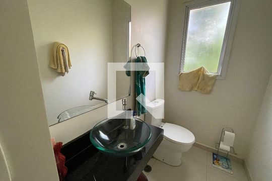 Banheiro da Suíte 2 de casa de condomínio para alugar com 3 quartos, 300m² em Jardim Barbacena, Cotia