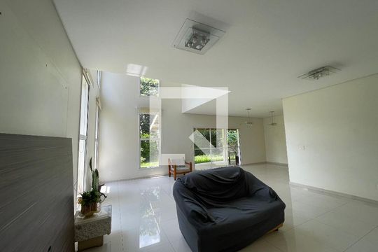 Sala de casa de condomínio para alugar com 3 quartos, 300m² em Jardim Barbacena, Cotia