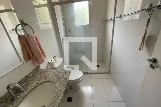 Banheiro da Suíte 1 de casa de condomínio para alugar com 3 quartos, 300m² em Jardim Barbacena, Cotia