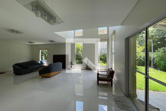Sala de casa de condomínio para alugar com 3 quartos, 300m² em Jardim Barbacena, Cotia