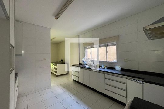 Cozinha de casa de condomínio para alugar com 3 quartos, 300m² em Jardim Barbacena, Cotia