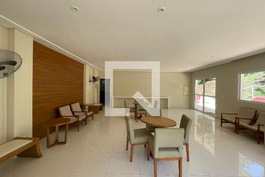Academia de casa de condomínio para alugar com 3 quartos, 300m² em Jardim Barbacena, Cotia