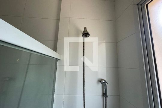 Banheiro da Suíte 1 de casa de condomínio para alugar com 3 quartos, 300m² em Jardim Barbacena, Cotia