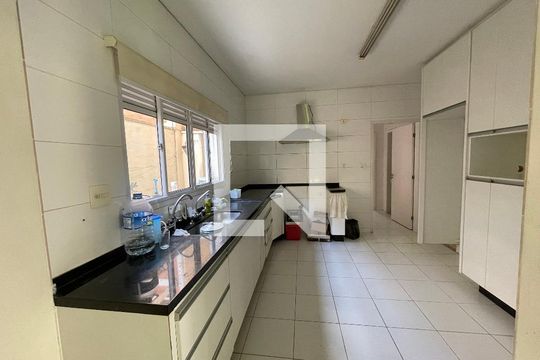 Cozinha de casa de condomínio para alugar com 3 quartos, 300m² em Jardim Barbacena, Cotia
