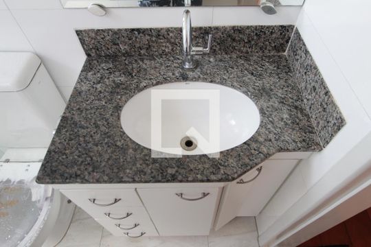 Banheiro da Suite de apartamento para alugar com 2 quartos, 64m² em Castelo, Belo Horizonte