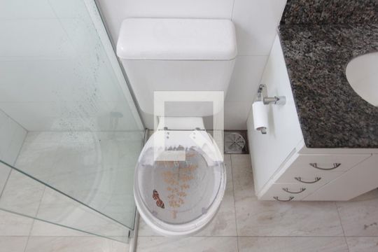 Banheiro da Suite de apartamento para alugar com 2 quartos, 64m² em Castelo, Belo Horizonte