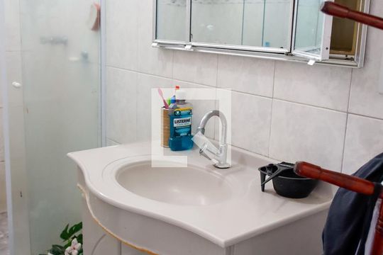 Banheiro de casa à venda com 4 quartos, 273m² em Umuarama, Osasco