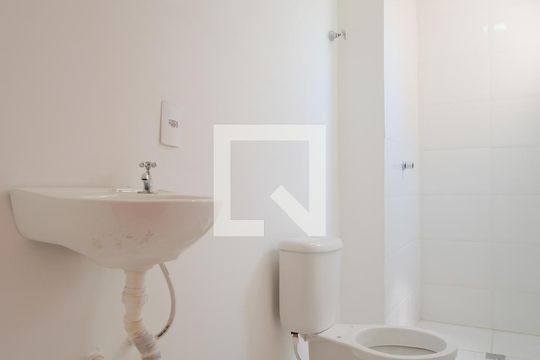 Banheiro de apartamento para alugar com 2 quartos, 55m² em Vila Santa Isabel, São Paulo