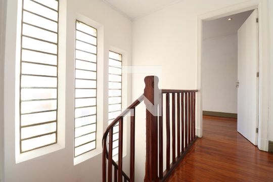 Corredor de casa para alugar com 3 quartos, 90m² em Barra Funda, São Paulo