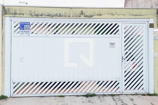 Fachada de casa à venda com 3 quartos, 170m² em Bussocaba, Osasco