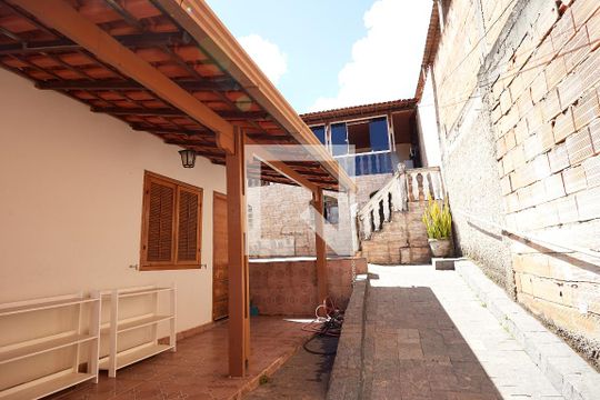 Quintal de casa à venda com 3 quartos, 360m² em São Geraldo, Belo Horizonte