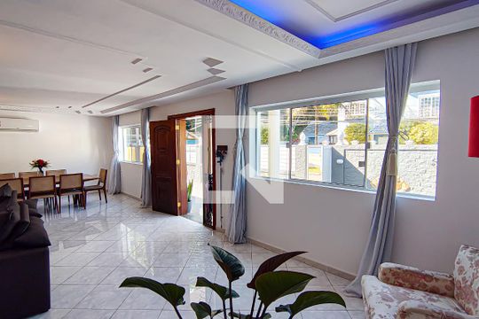 Sala de casa de condomínio à venda com 5 quartos, 321m² em Jacarepaguá, Rio de Janeiro