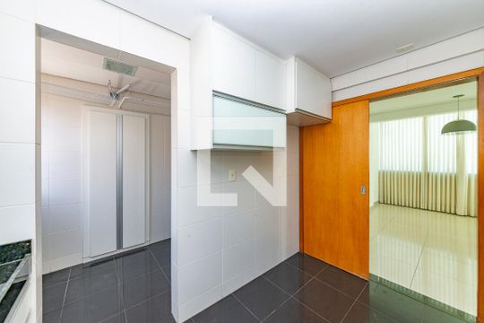 Cozinha de apartamento para alugar com 3 quartos, 95m² em Barroca, Belo Horizonte