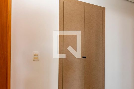 Corredor de apartamento para alugar com 3 quartos, 95m² em Barroca, Belo Horizonte