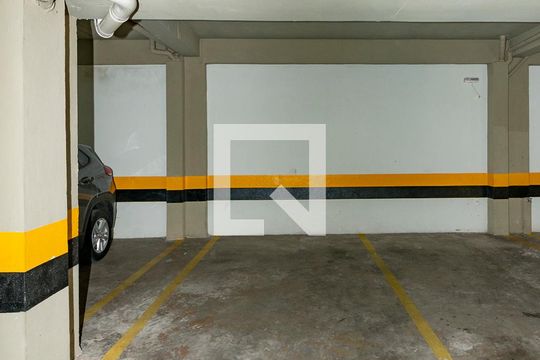 Garagem de apartamento para alugar com 3 quartos, 95m² em Barroca, Belo Horizonte