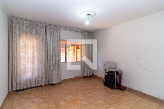 Sala de estar de casa à venda com 3 quartos, 319m² em Vila Paulo Silas, São Paulo